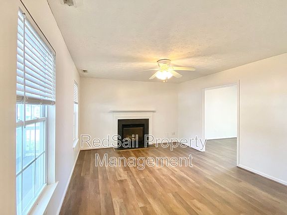 4th image of 534 Brightwood Ave