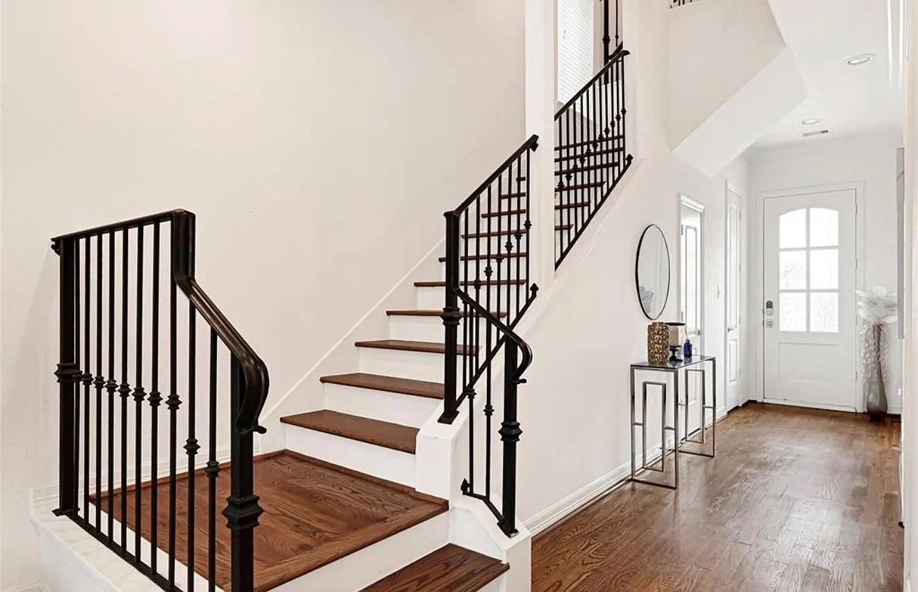 4 bed, 3.5 bath, 2569 sqft, $3,825 — Photo 4