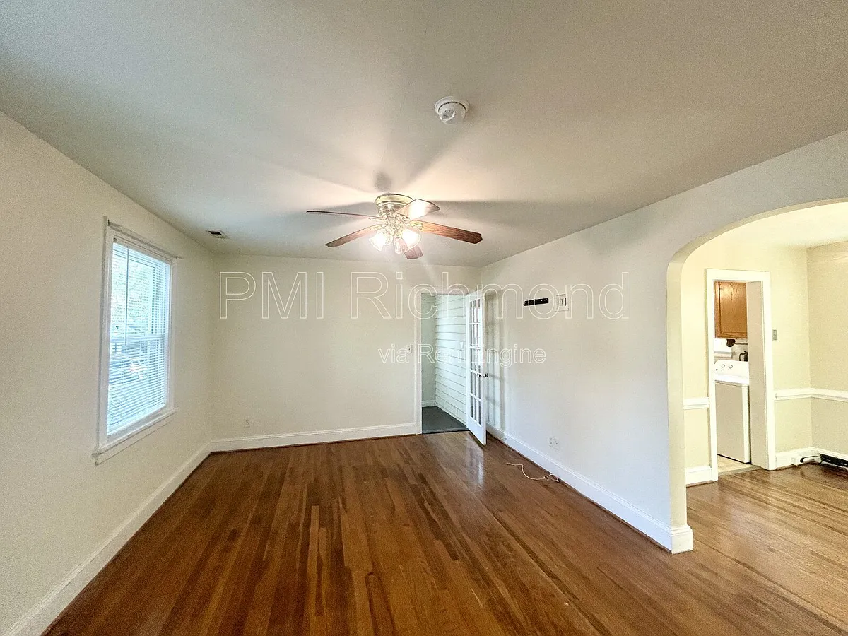 Building Photo - 2705 Dellrose Ave