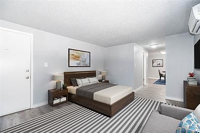 2nd image of 824-828 12th St #1B-1Ba