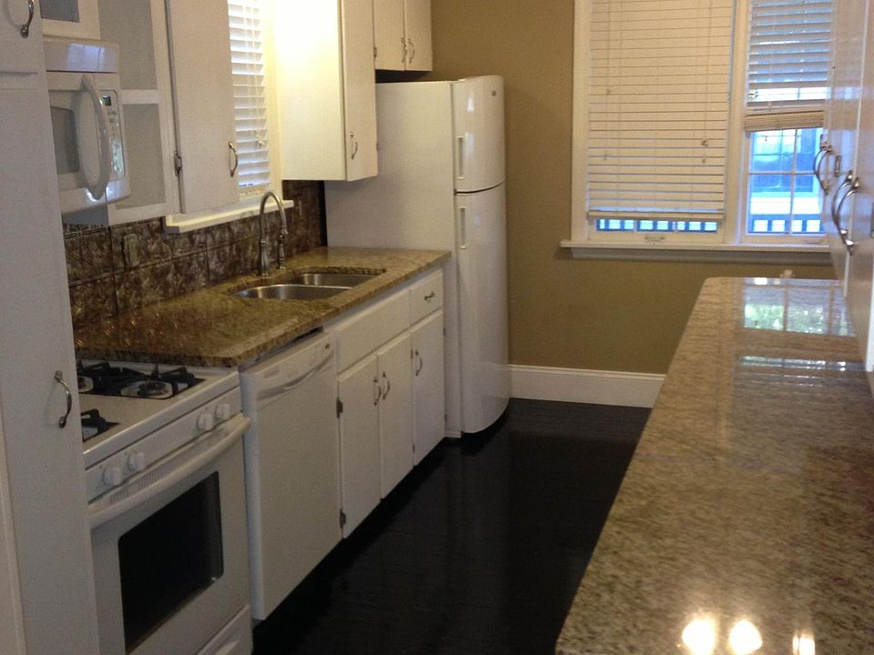 1st image of 600 Parkwood St NE #1