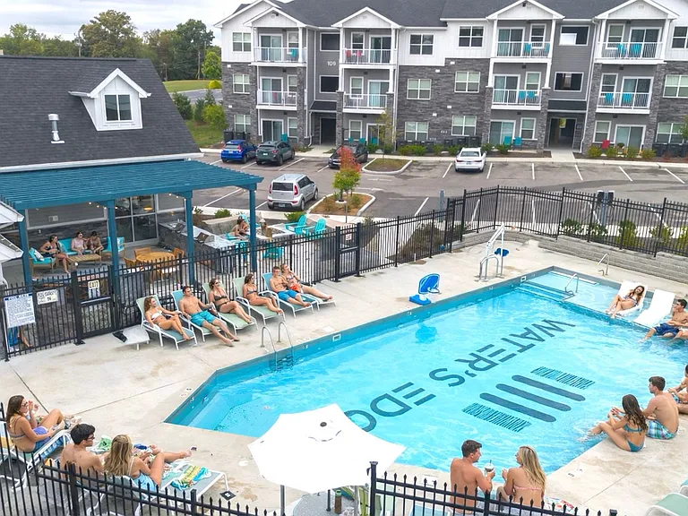 Water's Edge Apartments — Photo 8