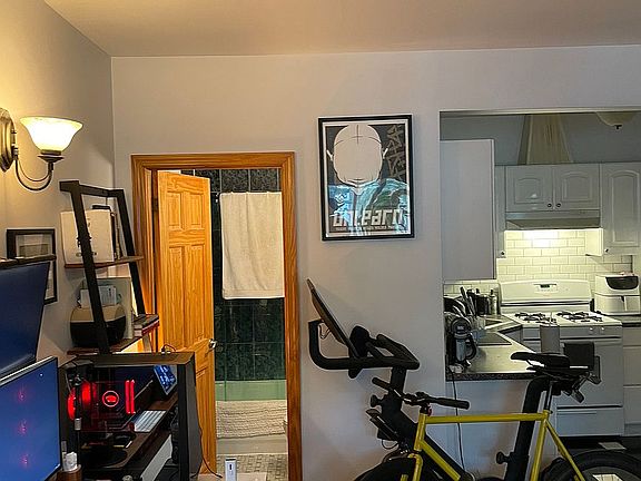 4th image of 629 Humboldt St APT 3F