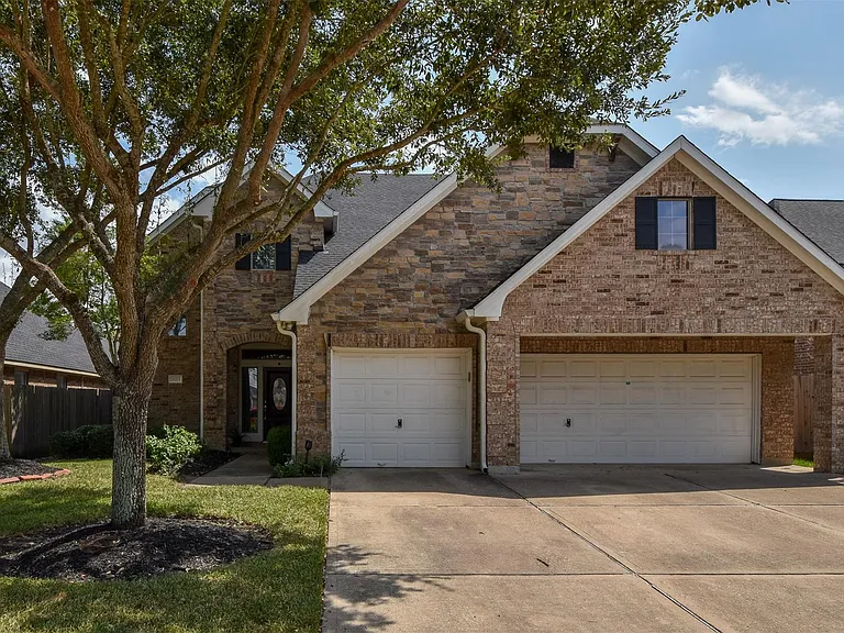 21223 Pennshore Ln — Photo 2