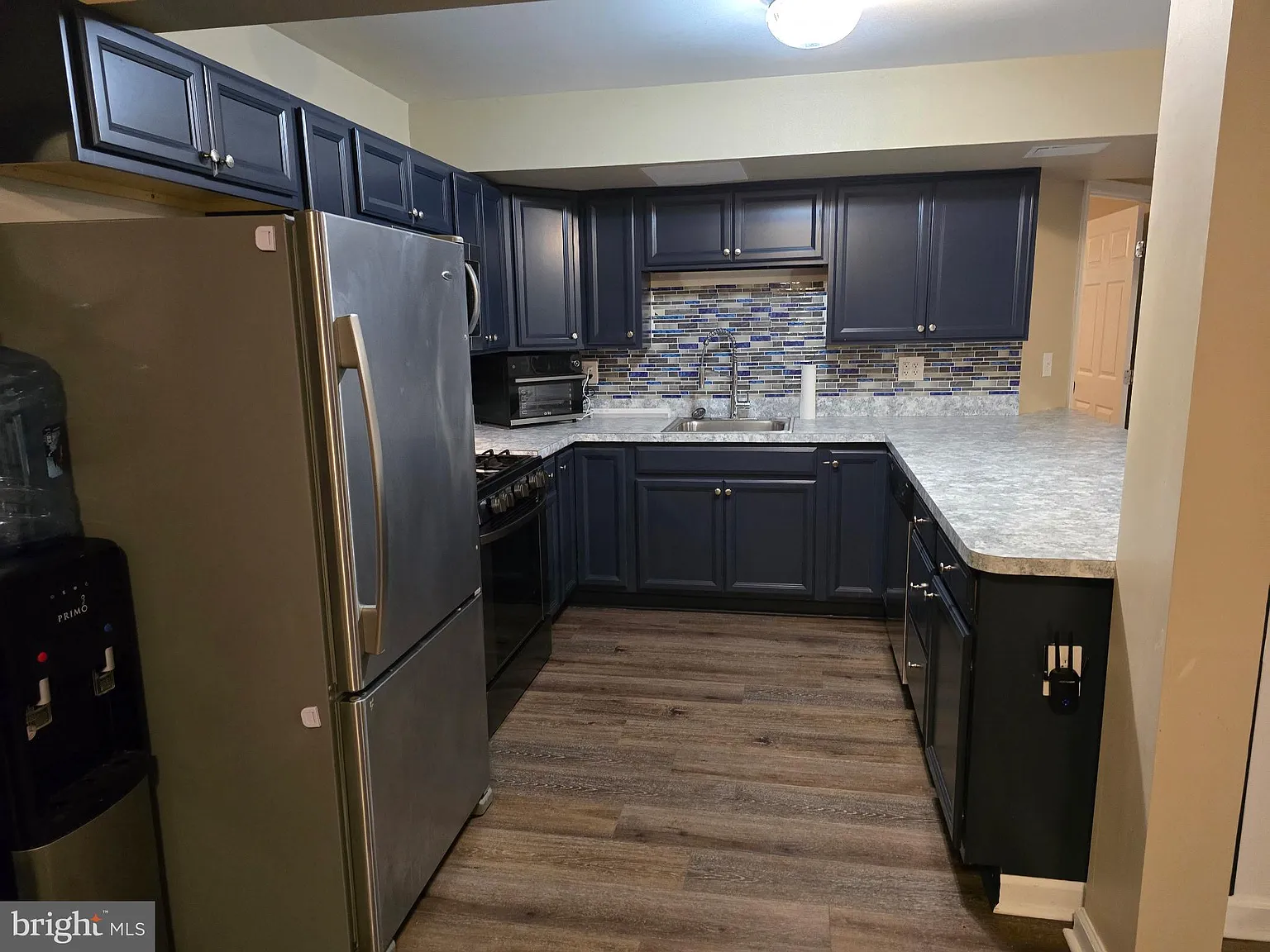 2 bed, 1.0 bath, 4398 sqft, $1,800 — Photo 3