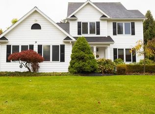 9 Folkestone Ln, Penfield, NY 14526