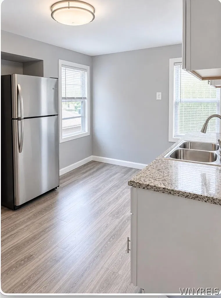3 bed, 1.0 bath, 2324 sqft, $1,700 — Photo 3