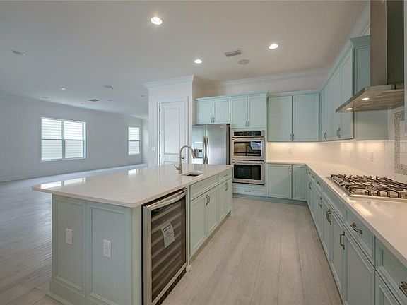 4th image of 1938 Amelia Oaks Dr