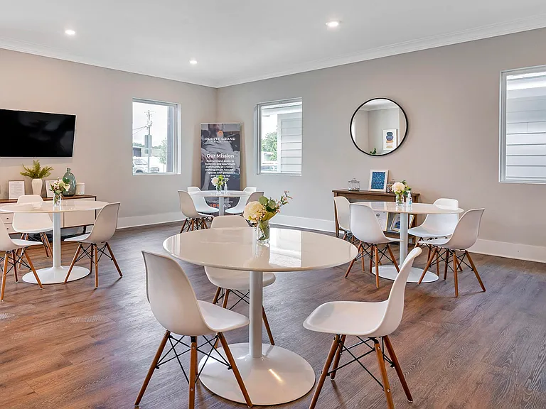 The Pointe Grand Apartment Homes — Photo 15