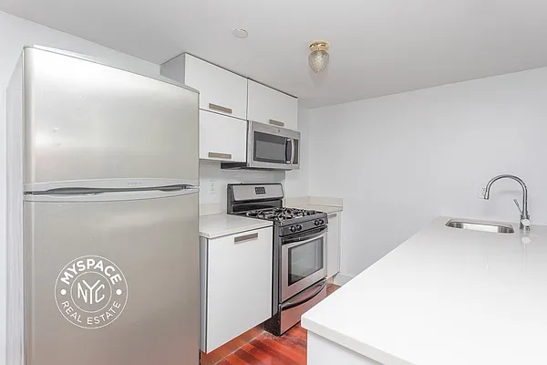 Rented by MySpaceNYC | media 15