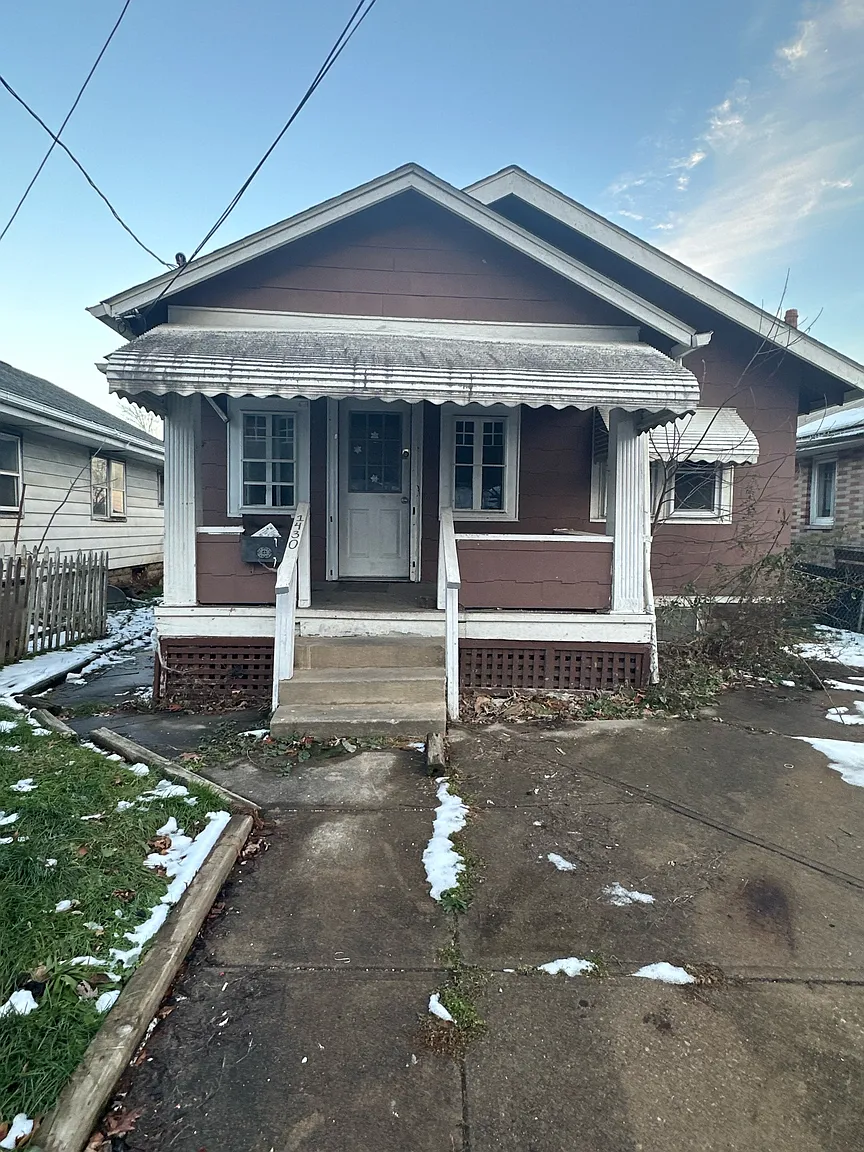 1430 Gross Ave NE photo 1