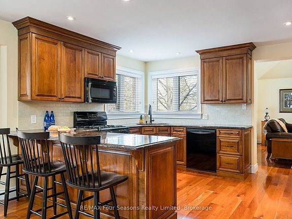 5th image of 16 Carmichael Cres
