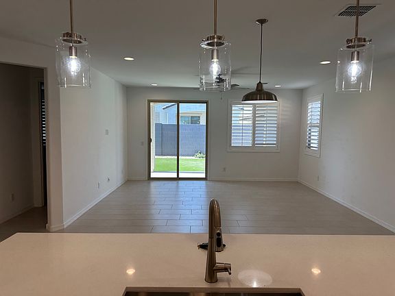 3rd image of 10278 W Amelia Ave