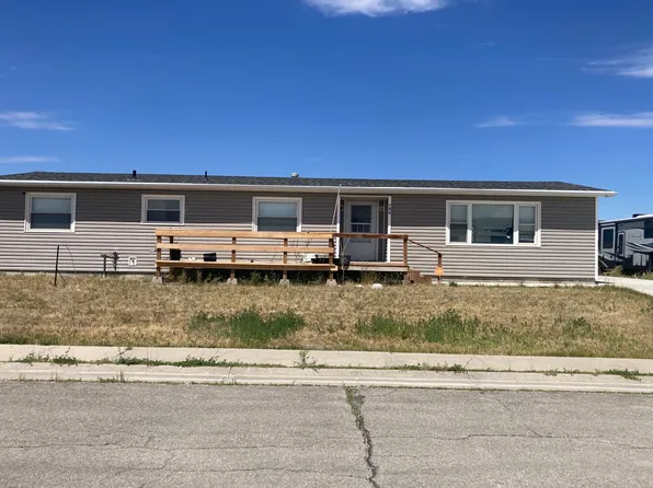706 Olive Cir, Rawlins, WY 82301