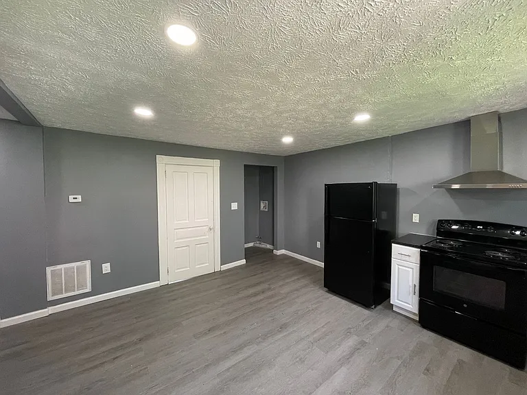 1027 Salter Way — Photo 6