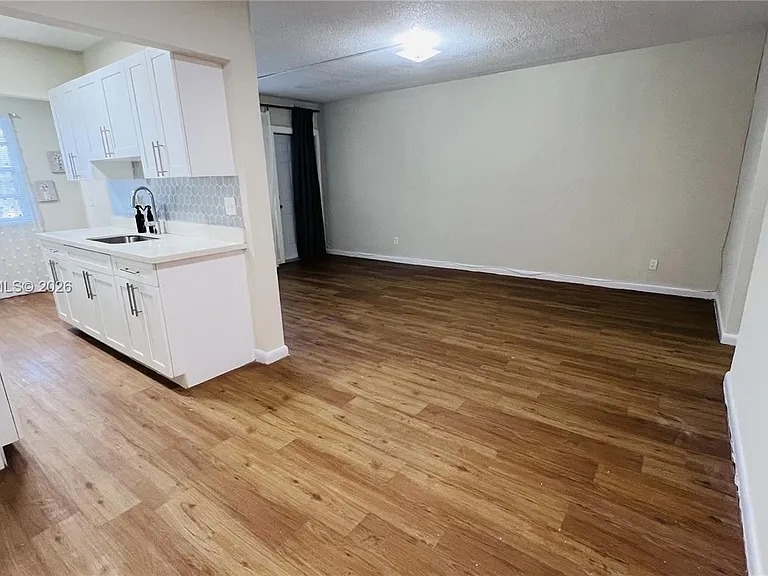 1100 NE 1st Ct #213 — Photo 4