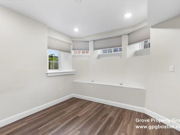 701 E 2nd St #B, Boston, MA 02127