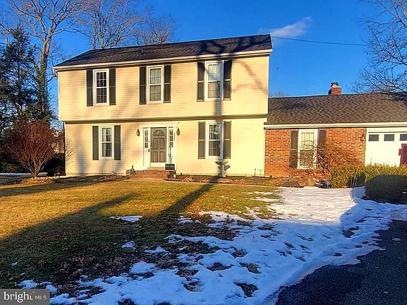 2nd image of 2229 Finch St