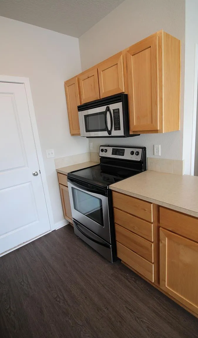 2 bed, 2.5 bath, 1120 sqft, $1,800 — Photo 3