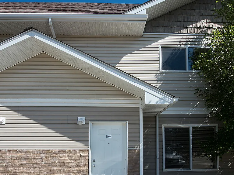 100 Jordan Pkwy — Photo 2