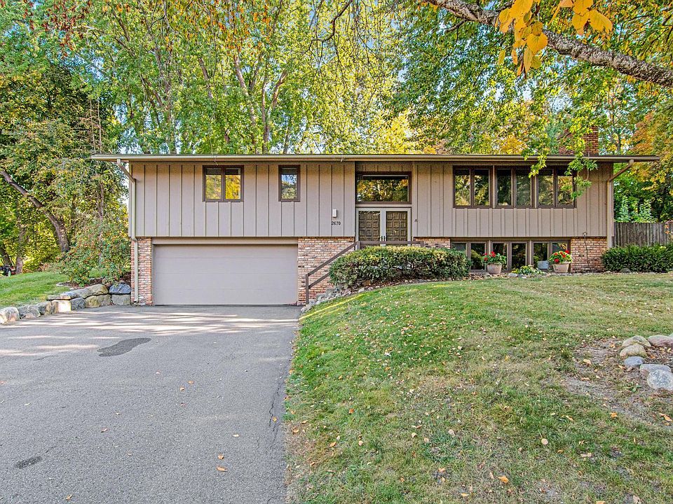 1st image of 2670 Queensland Ln N