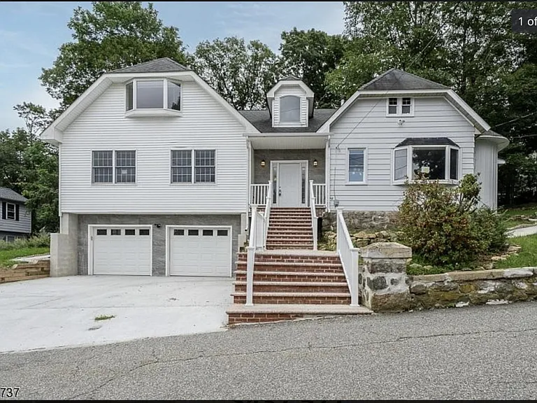 64 Mountainview Ave — Photo 1