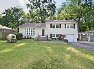 8012 Manslick Rd, Louisville, KY 40214