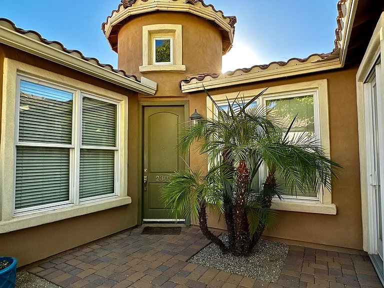 2303 E Dogwood Dr — Photo 4