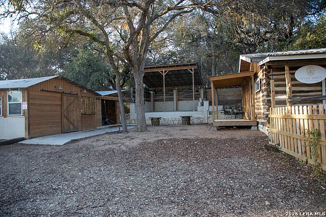 5441 FM 1102 — Photo 15