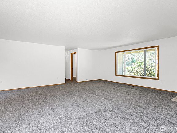 4th image of 816 C Street SW
