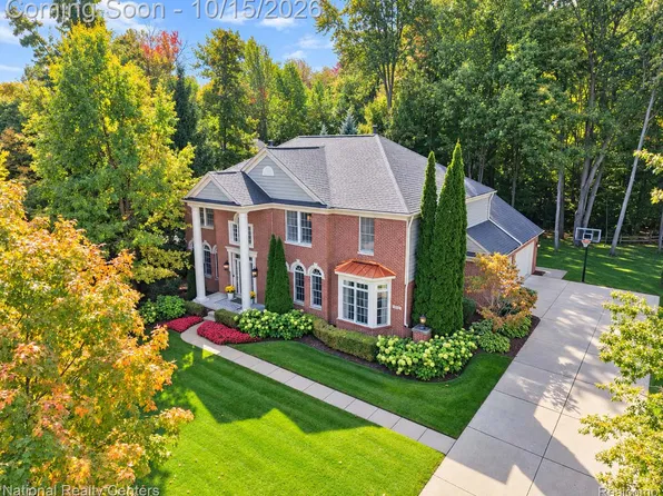 48155 Roundstone Ct, Canton, MI 48187