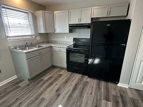 3rd image of 200 Maple St #G-39