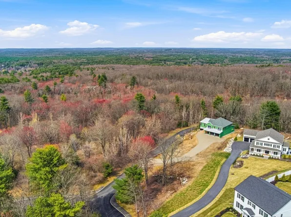 135 Nobscot Dr, Framingham, MA 01701