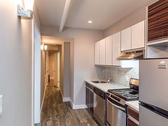 3rd image of 206 Scholes St