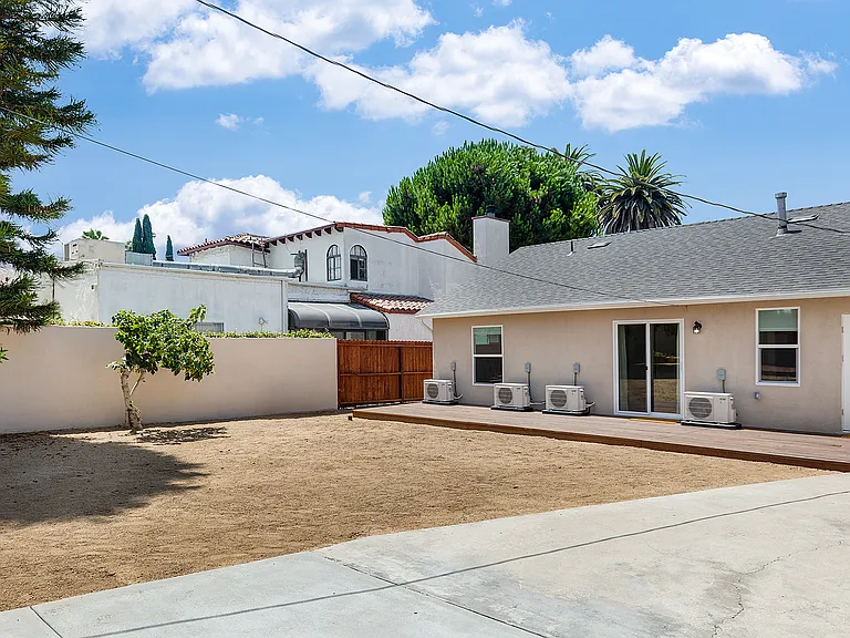 524 N Edinburgh Ave — Photo 16