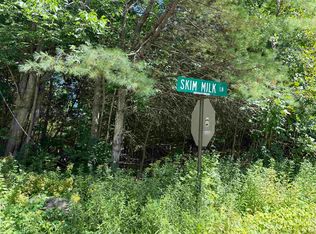 16 Skim Milk Ln, Brentwood, NH 03833