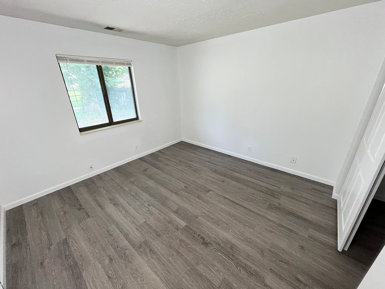 2 bed, 1044 sqft, $1,500 — Photo 4