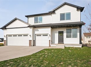 895 Northview Dr, Waukee, IA 50263