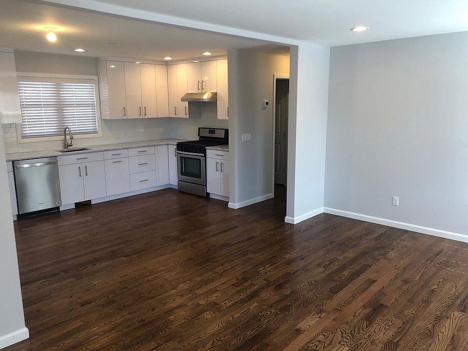 1st image of 17 Katrina Ave