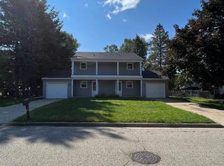 5726 Ridgeway Dr, Haslett, MI 48840