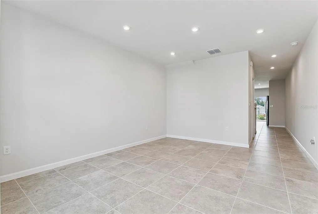 3 bed, 2.5 bath, 1624 sqft, $2,150 — Photo 3