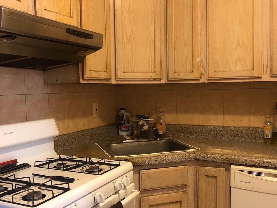 2nd image of 229 Laidlaw Ave Floor 1