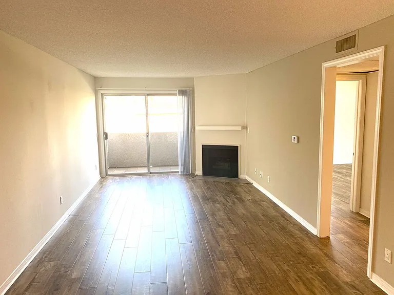 10520 National Blvd — Photo 3