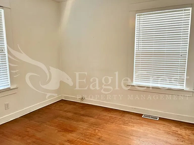 613 Locust St — Photo 9