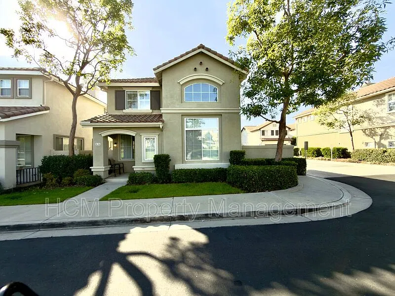 2 bed, 2.5 bath, 1491 sqft, $3,900 — Photo 1