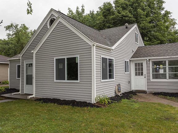 3rd image of 1453 Arcadia Dr NE