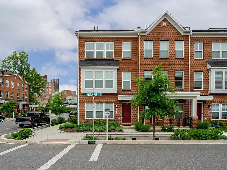 4450 Joseph Pl NE — Photo 35
