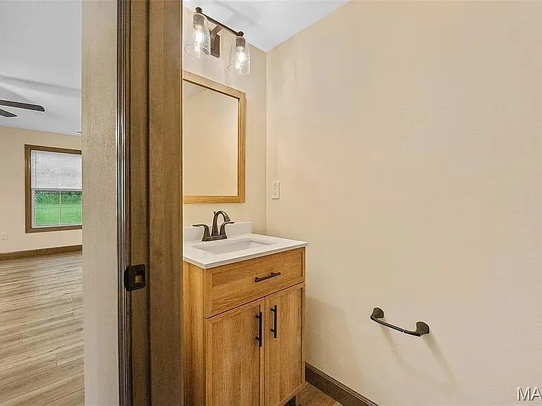 3605 Justine Dr — Photo 7