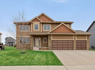 16806 Verona Hills Dr, Clive, IA 50325
