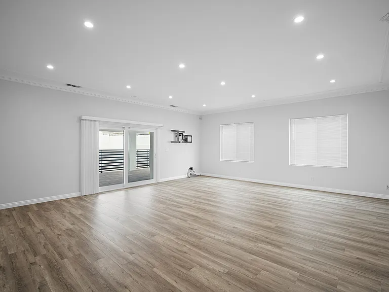 7851 Mary Ellen Ave — Photo 4